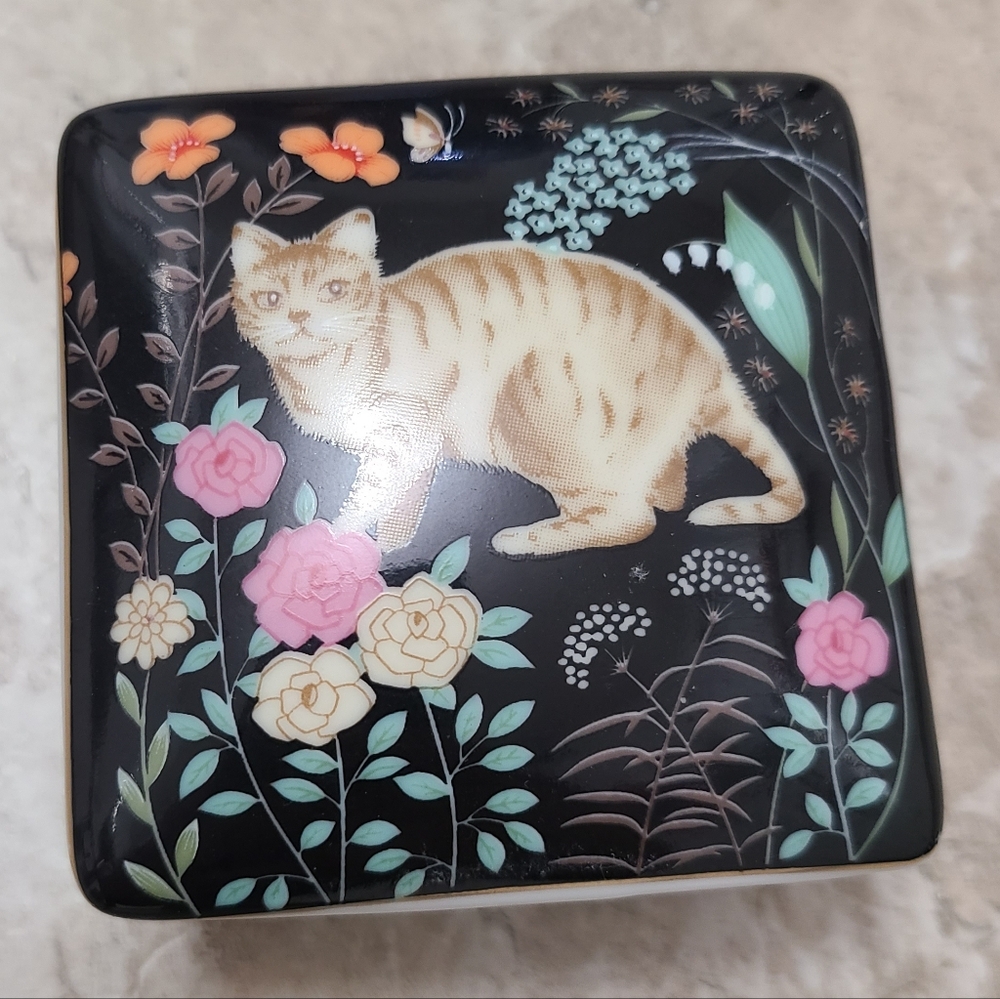 Vintage Floral Tabby Cat Porcelain Black Trinket Jewelry Box With Lid - Picture 2 of 8